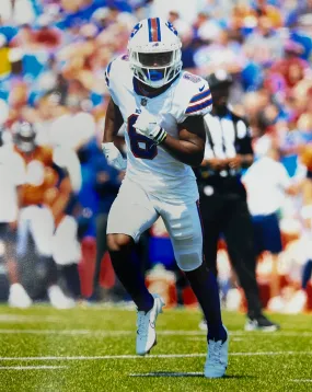 Isaiah McKenzie Running In White Unsigned 8x10 Photo