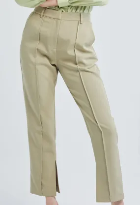 Minimal Side Tuck Pleats Capri Pants