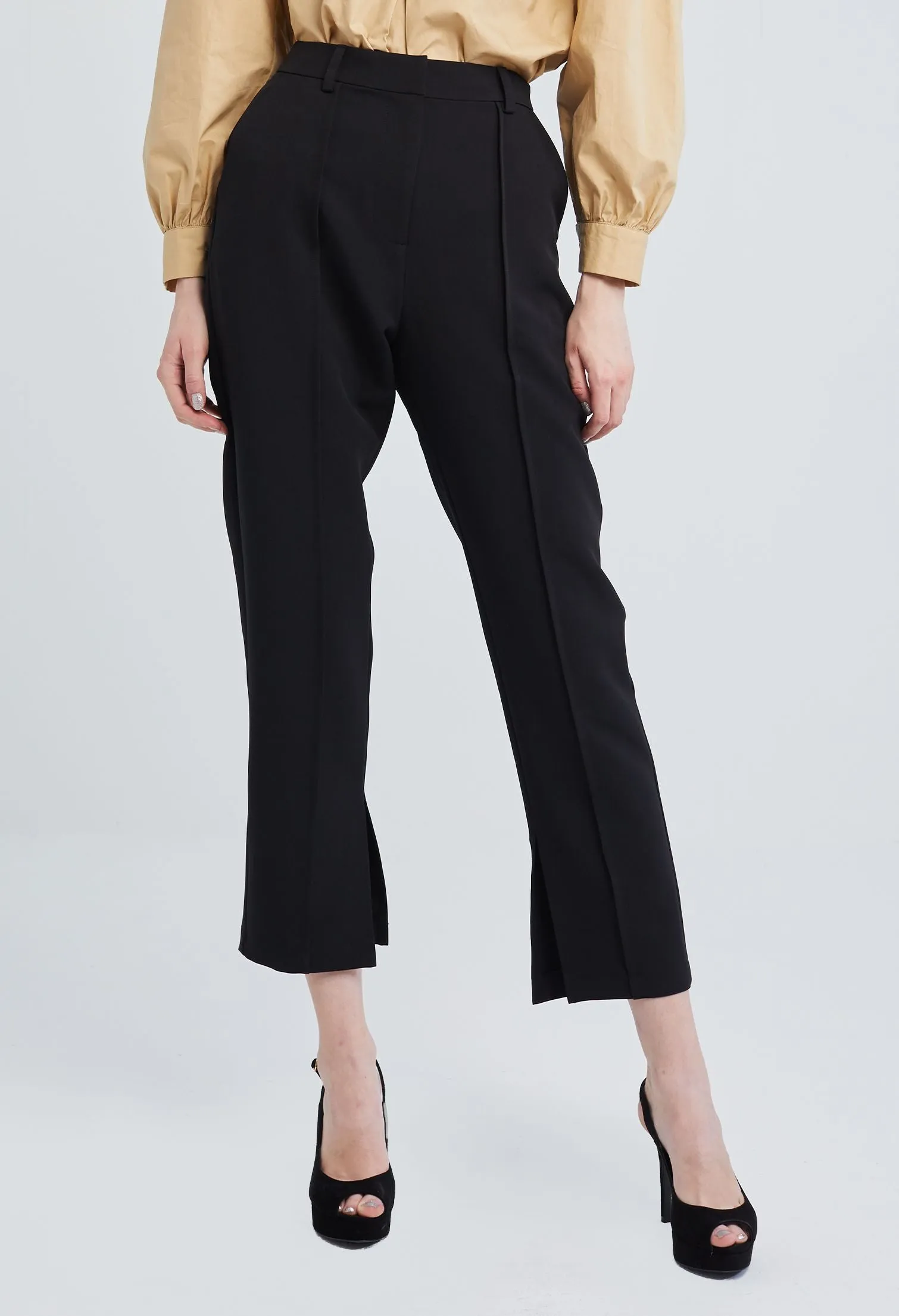 Minimal Side Tuck Pleats Capri Pants