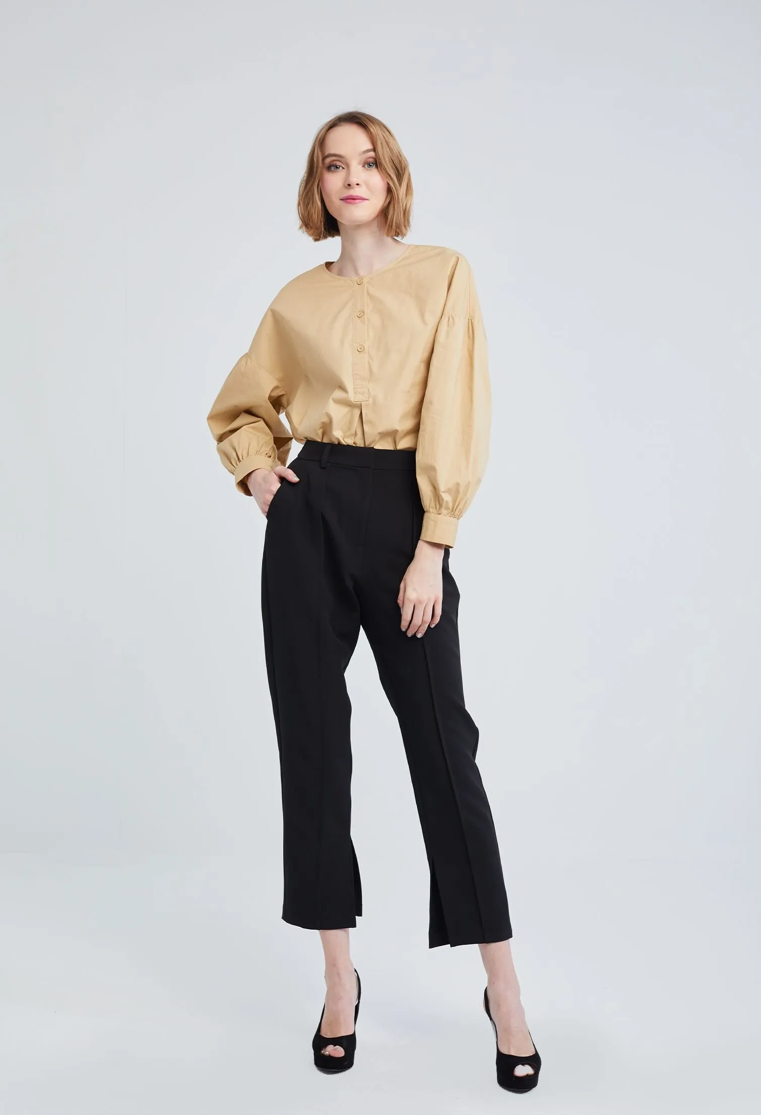 Minimal Side Tuck Pleats Capri Pants