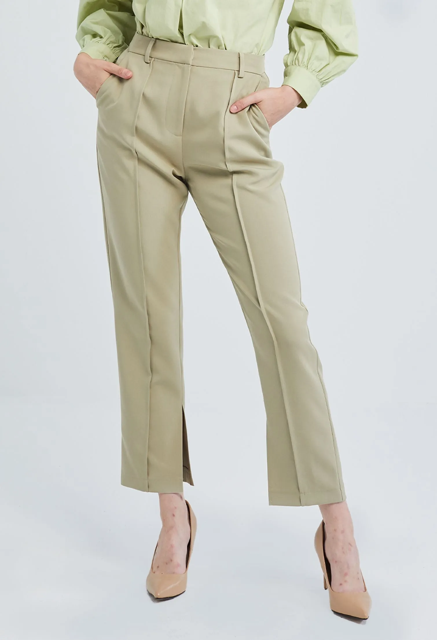 Minimal Side Tuck Pleats Capri Pants