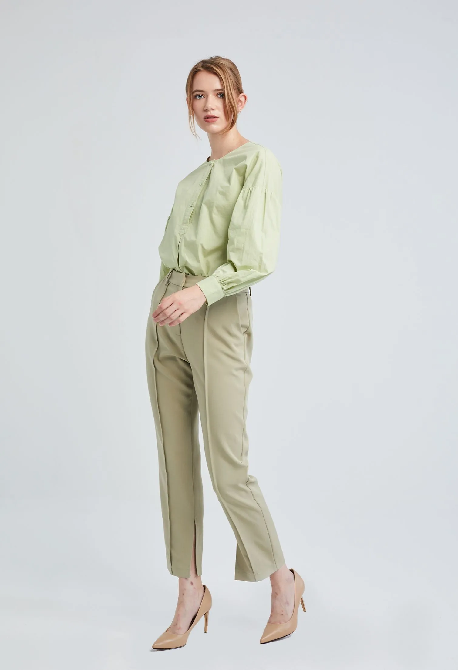 Minimal Side Tuck Pleats Capri Pants