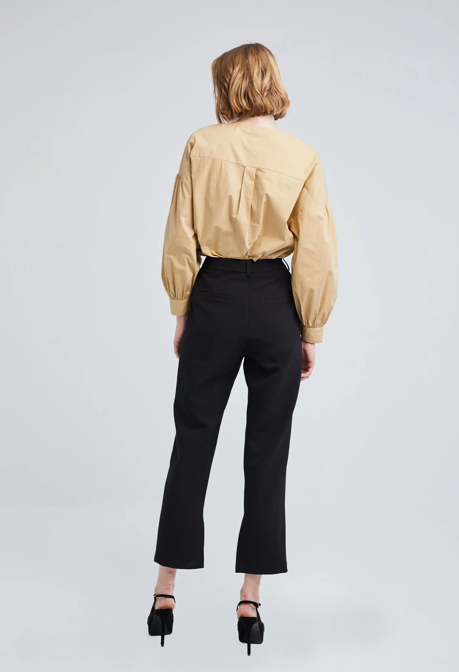 Minimal Side Tuck Pleats Capri Pants