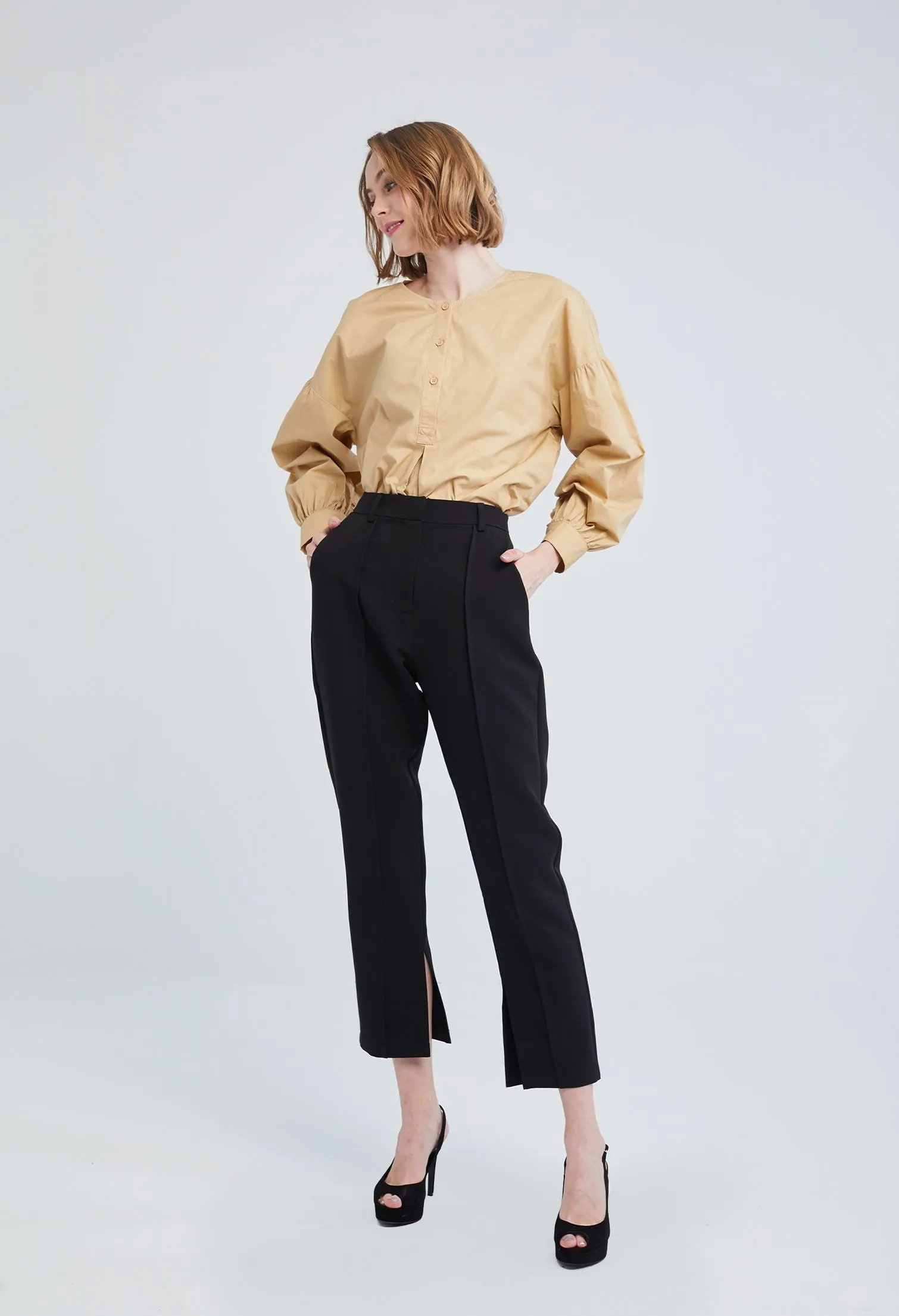 Minimal Side Tuck Pleats Capri Pants